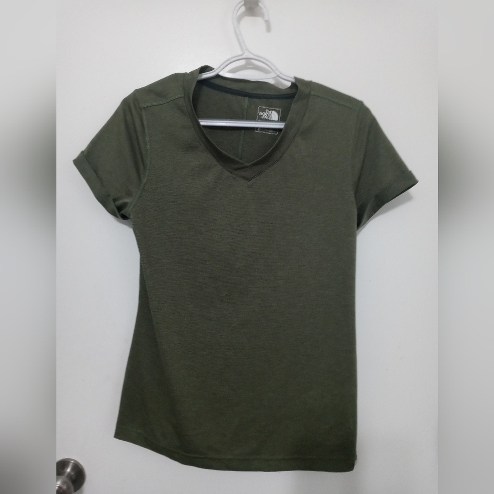 The North Face Flashdry Women's V Neck Army green Short sleeve Blouse M